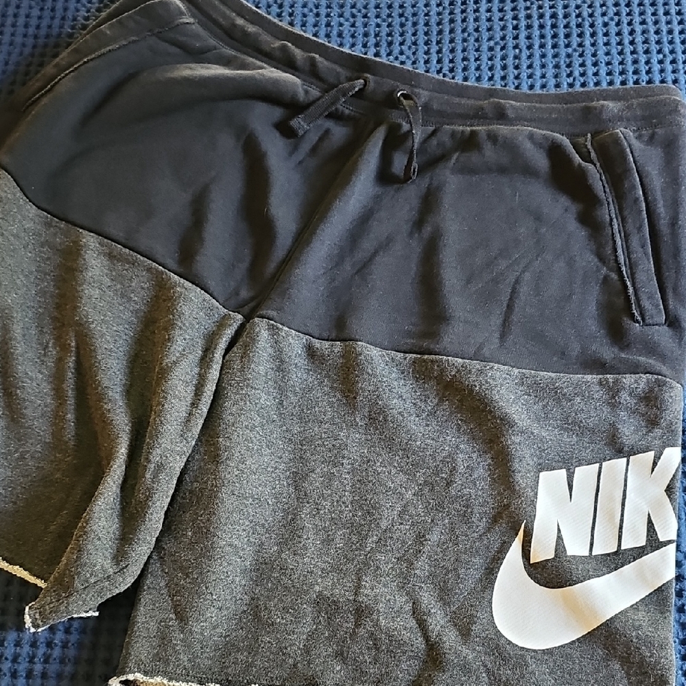 Mens Nike Black and Dark Gray Athletic Shorts Size XL CJ4352-012